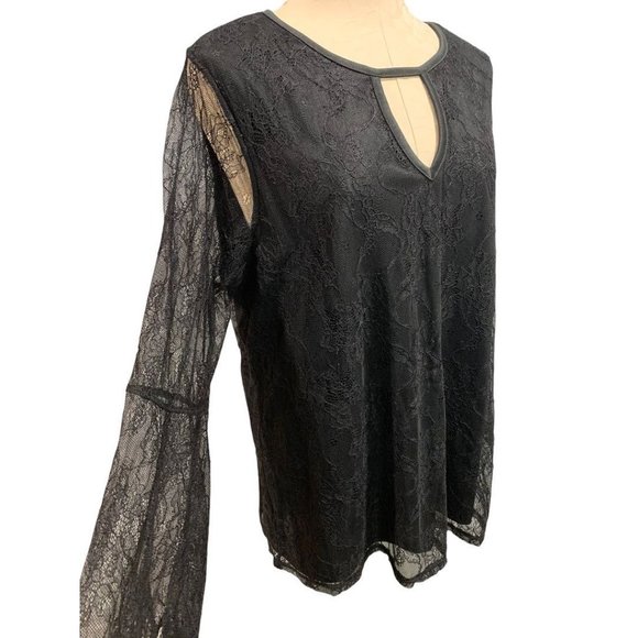 2X Absolutely Famous Women's Black Lace Pullover Blouse Keyhole Neckline - Picture 2 of 8